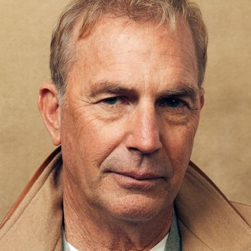 Pens&oacute; que estaba en una relaci&oacute;n sentimental con Kevin Costner y transfiri&oacute; m&aacute;s de $3,6 millones