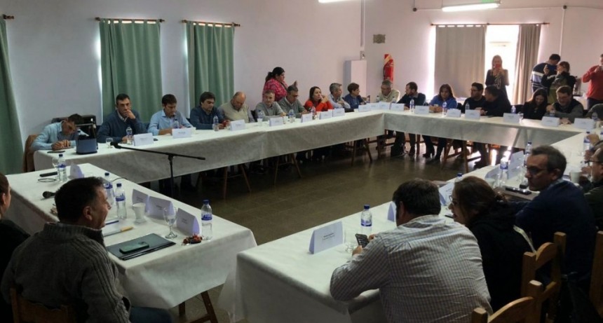 La Pampa: Intendentes y diputados de la UCR vuelven a reunirse con el aporte solidario como uno de los temas principales