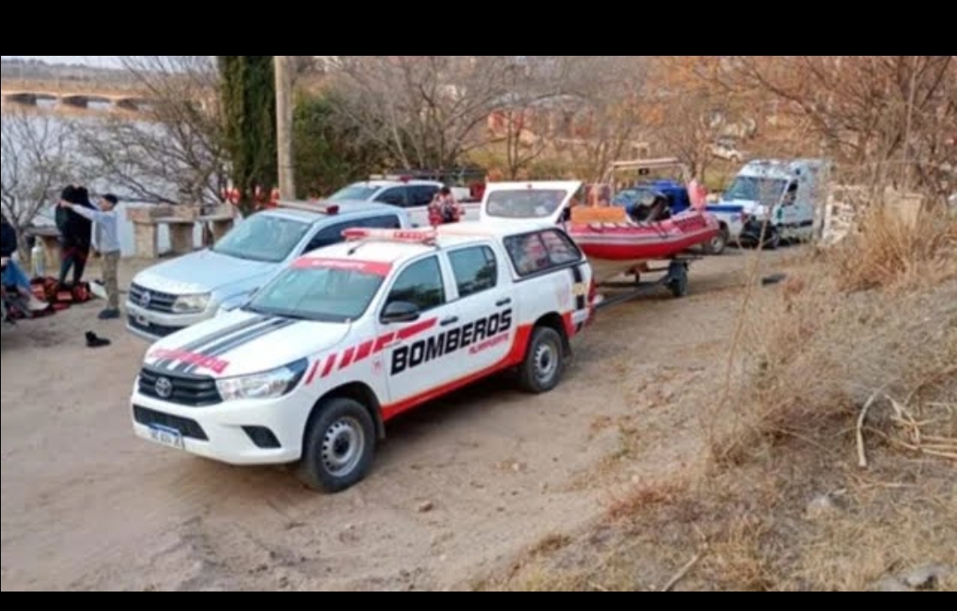 Tragedia en C&oacute;rdoba: un hombre navegaba con su hija de 9 a&ntilde;os, el bote se dio vuelta y muri&oacute; ahogado