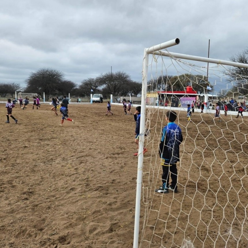 La Pampa:Loventuel estren&oacute; moderno polideportivo con encuentro de comunidades