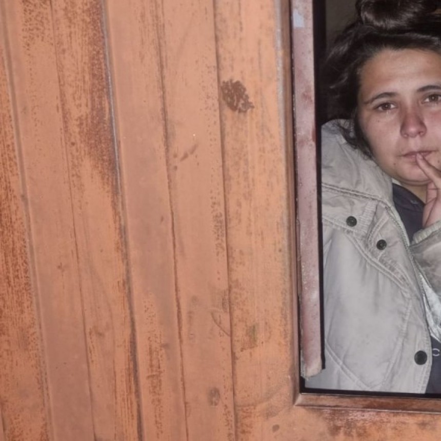 La Pampa:Madre desesperada usurp&oacute; una casa con sus dos hijas de 3 y 4 a&ntilde;os; "de la &uacute;nica forma que me voy a ir, es con un techo asegurado para mis hijas"