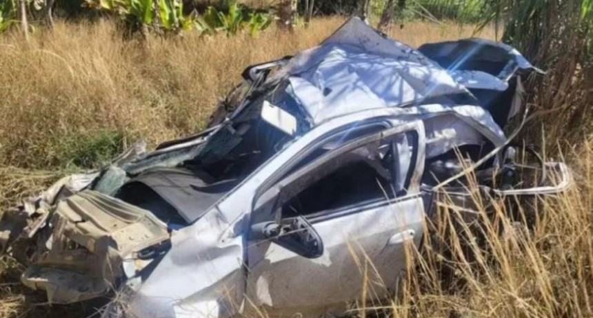 Ten&iacute;an relaciones arriba del auto, cayeron de un acantilado y murieron en el acto