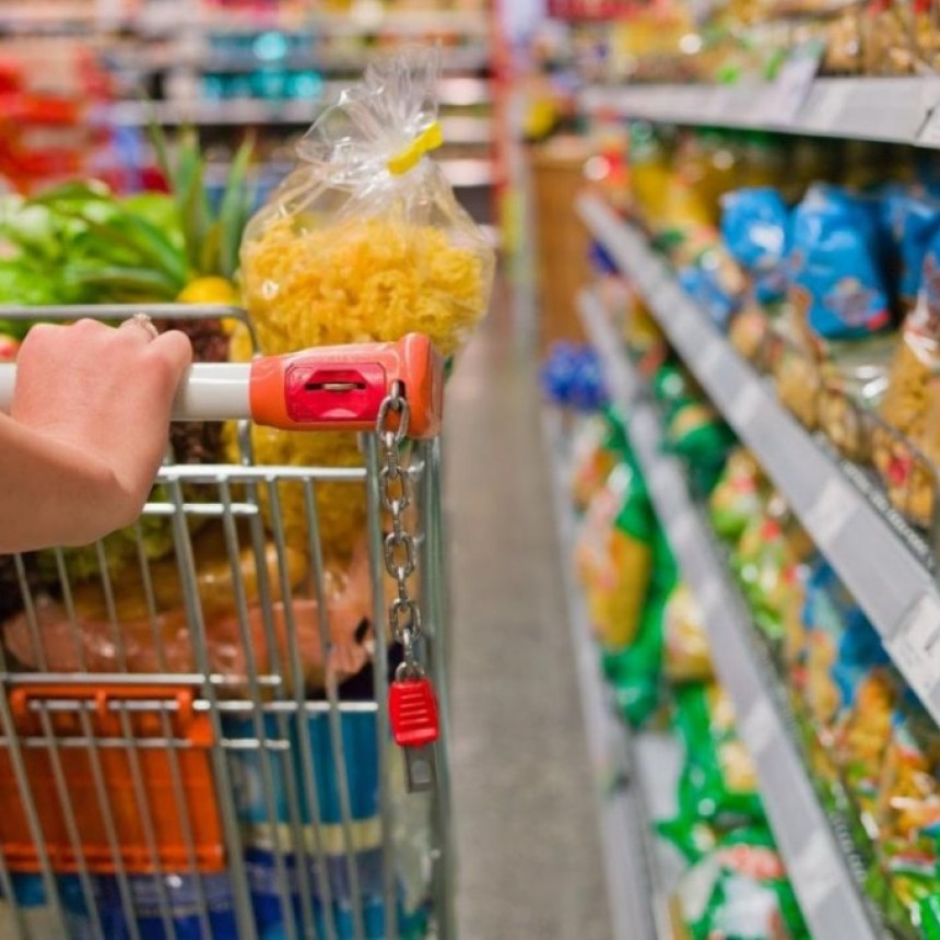 Economista asegura que el 46% de las compras en supermercados se paga con tarjeta de cr&eacute;dito 