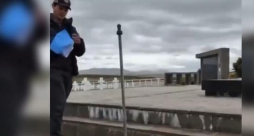 Youtuber colombiano se hizo viral por izar la bandera argentina en las Islas Malvinas