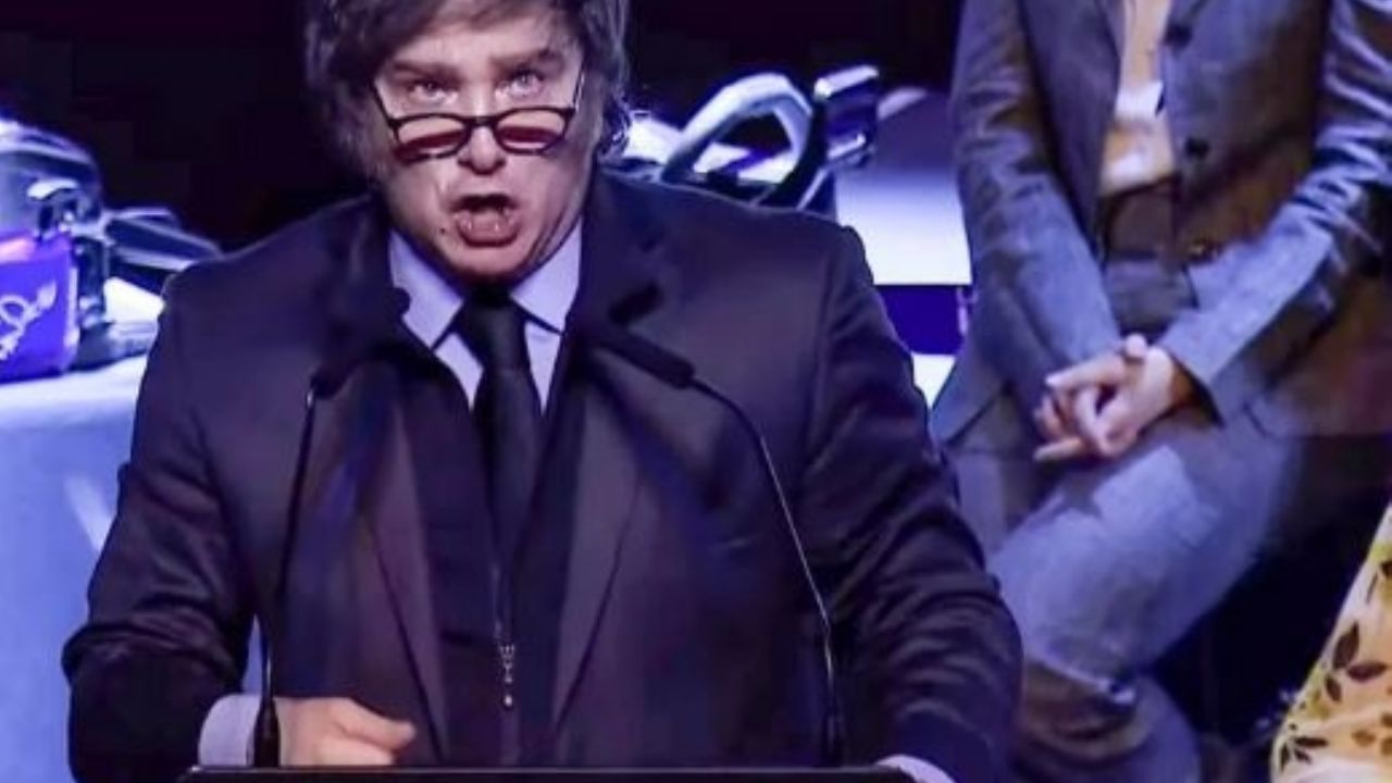 "Est&aacute;n molestos porque le estamos afanando los choreos"