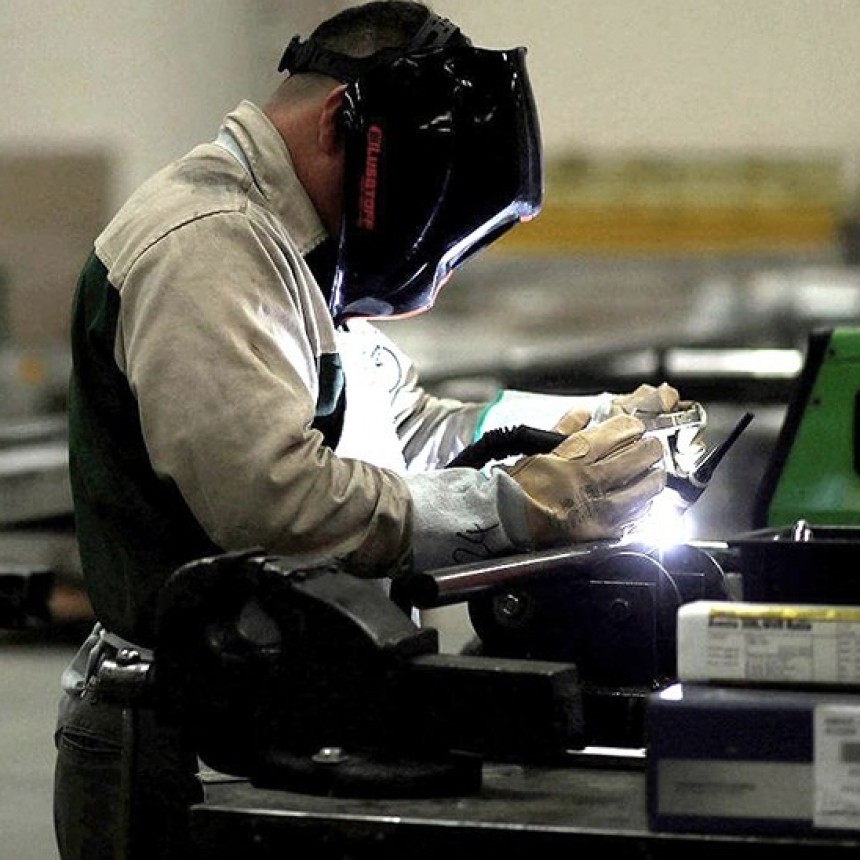 En los primeros siete meses de la gesti&oacute;n Milei se perdieron 182.000 empleos registrados