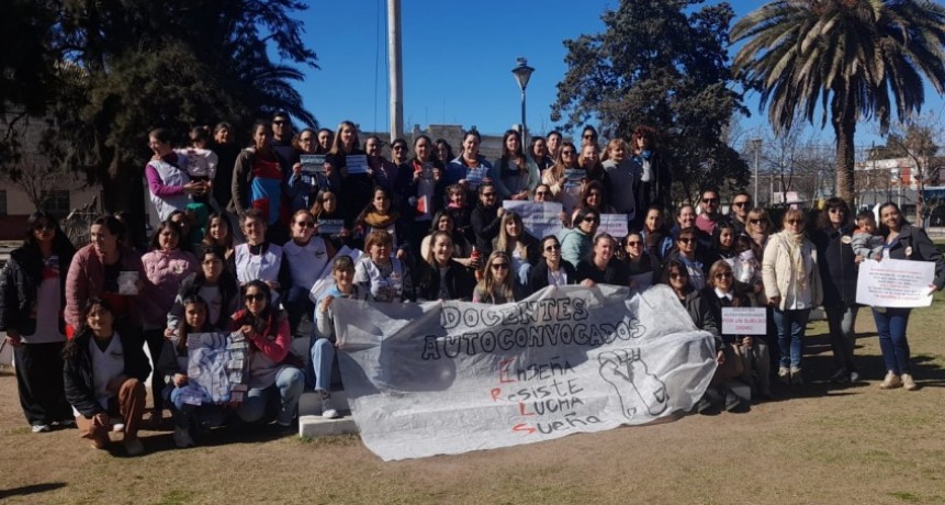La Pampa: "Espero que el Gobernador nos este mirando" docentes reclaman salario digno y cuestionan a Utelpa en Victorica
