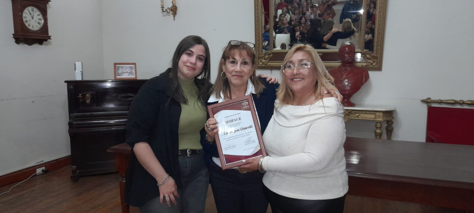 La Pampa: Homenaje a Carlos Chiarelli en el d&iacute;a del maestro en Victorica 
