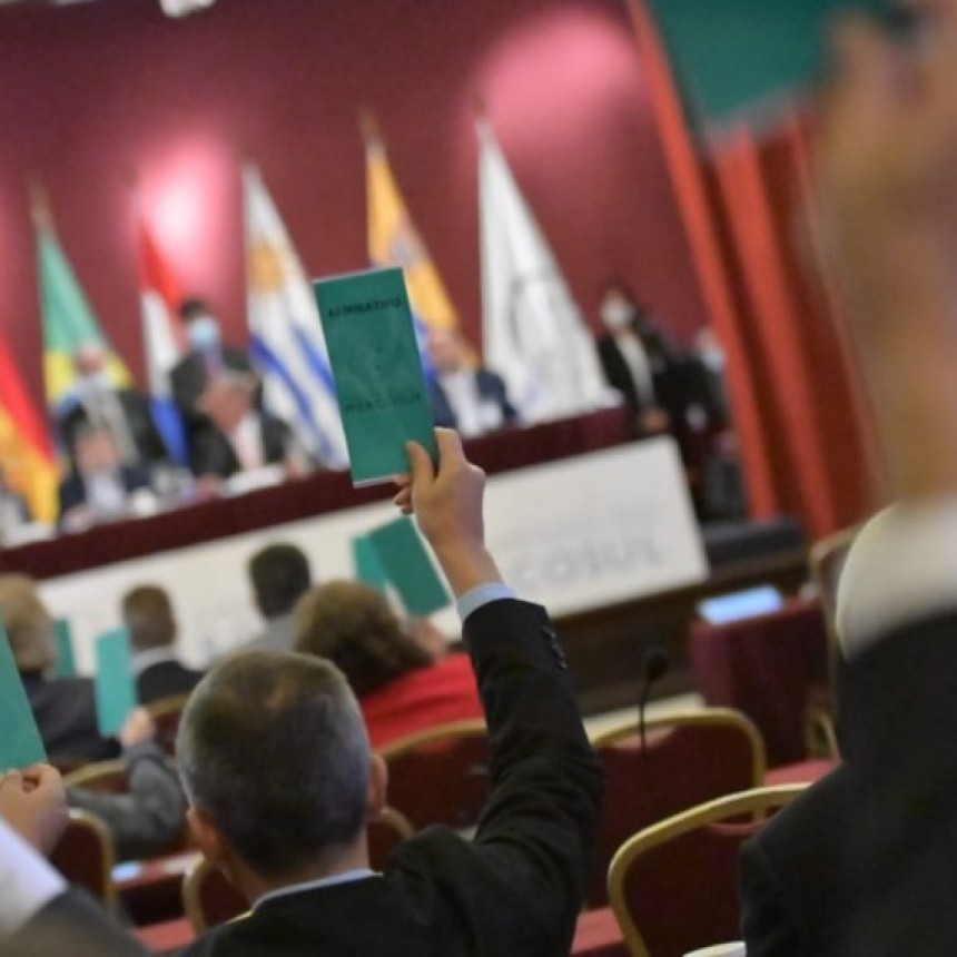 El gobierno nacional recorta los vi&aacute;ticos a los legisladores del Parlasur