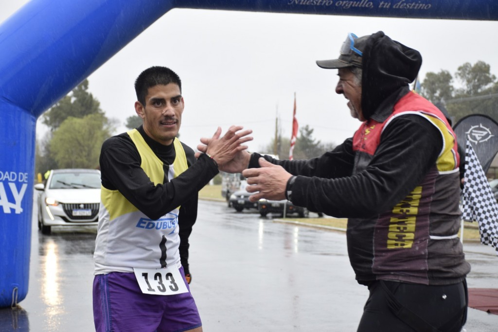 La Pampa: Primer puesto para Pacheco/Romero en el Duatlón de Toay bajo una intensa lluvia 