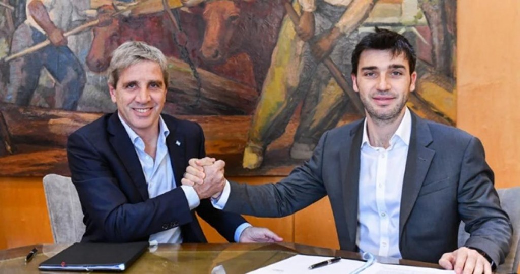 Caputo firmó convenios con Chubut y Tucumán: recibirán obras y viviendas