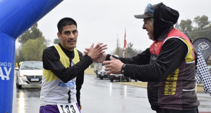 La Pampa: Primer puesto para Pacheco/Romero en el Duatl&oacute;n de Toay bajo una intensa lluvia 
