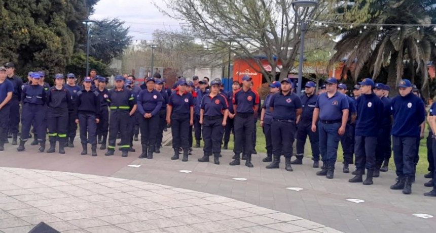 La Pampa: Egresaron 56 bomberos voluntarios y el Cuartel del Oeste Pampeano crece