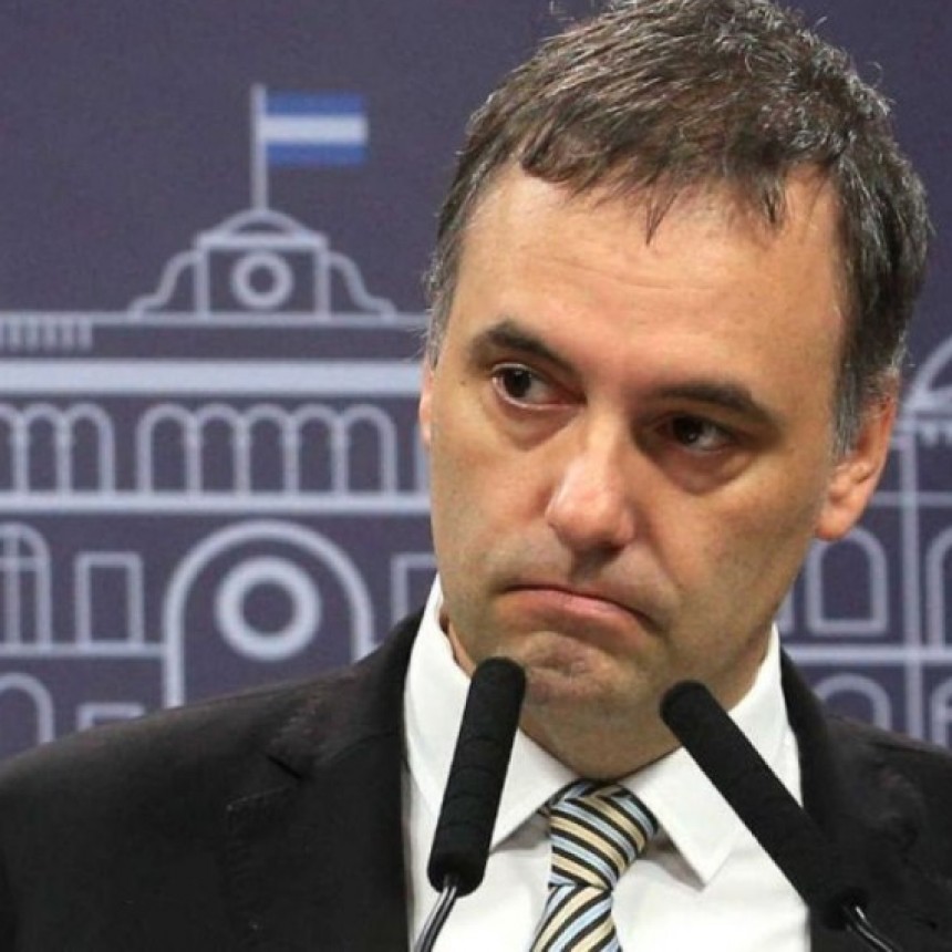 "Adorni estuvo 10 a&ntilde;os en la Universidad y curs&oacute; macroeconom&iacute;a seis veces&rdquo;