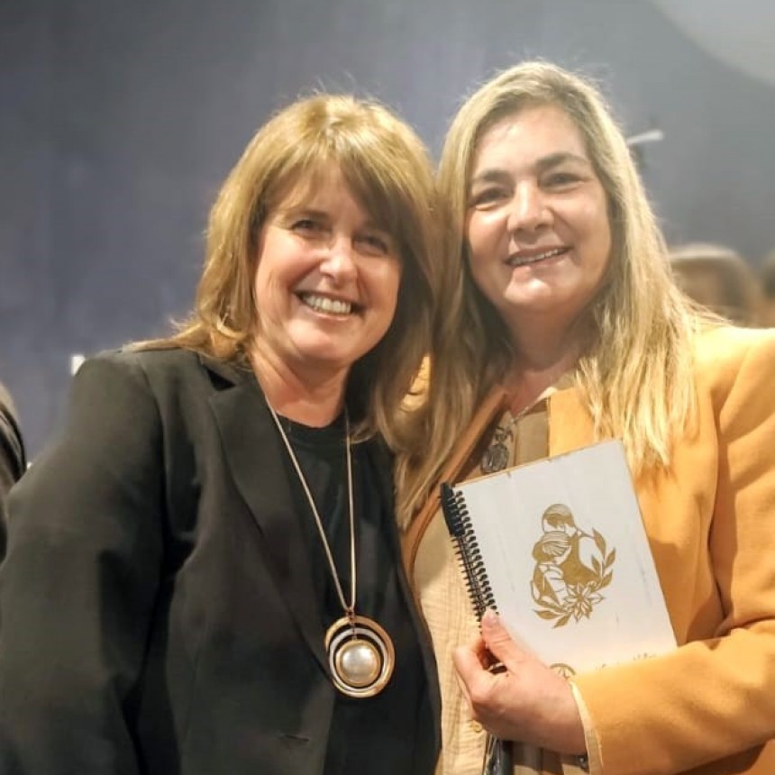 La Pampa: El gobernador Ziliotto presento programa de becas Provinciales "Impulsar Futuro" y M&oacute;nica Valor estuvo presente
