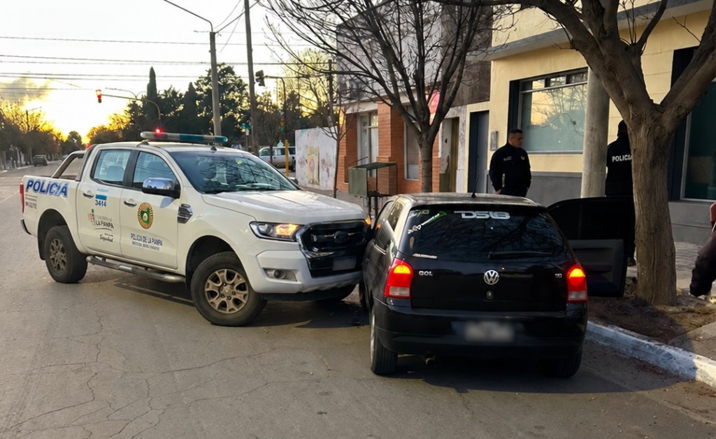 R&aacute;pido y Furioso en localidad de La Pampa: persecuci&oacute;n, choque contra un patrullero y un conductor detenido