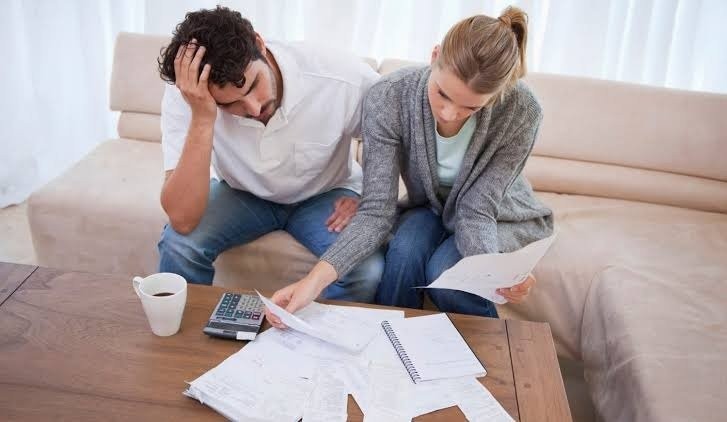 Seis de cada diez argentinos se endeudaron y el 76% us&oacute; el dinero para alimentos, salud y servicios