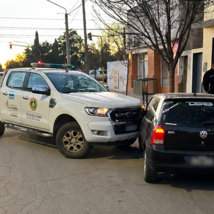 R&aacute;pido y Furioso en localidad de La Pampa: persecuci&oacute;n, choque contra un patrullero y un conductor detenido