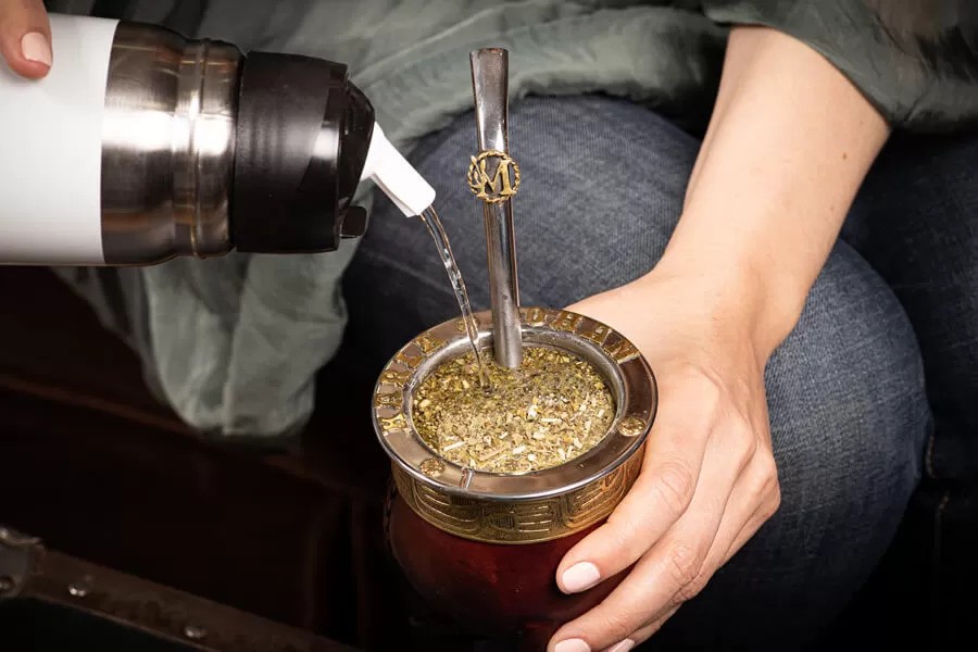 Mate saludable: las hierbas que calman los dolores estomacales y ayudan a aliviar la hinchazón