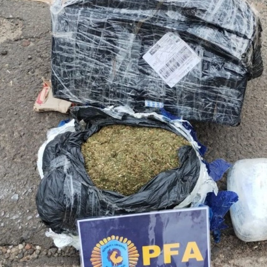 Polic&iacute;a Federal de Pico colaboro con la Divisi&oacute;n Antidrogas de Concordia , secuestraron 14 kg de droga y detuvieron a 4 sujetos