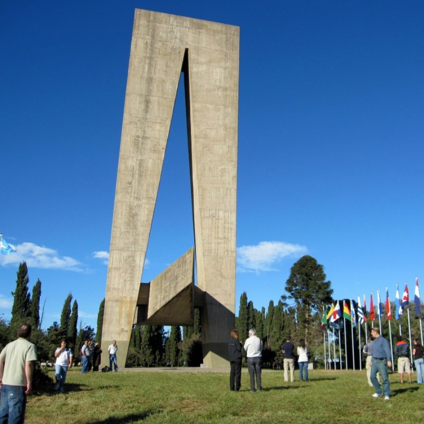 La Pampa y un monumento a Kennedy 