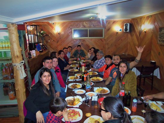 Campeones en sentarse a la mesa: El 70% de los argentinos come en familia
