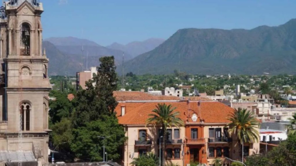 Una provincia lanzó su Previaje: devuelve el 50% de gastos en hoteles y pasajes pero en su cuasimoneda