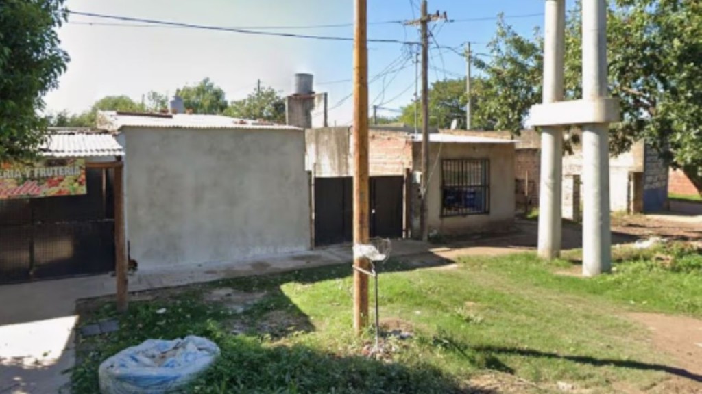 Un hombre asesinó a su expareja frente a sus hijos y está prófugo