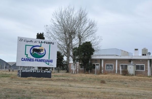 La Pampa: Por la gran crisis, acuerdan reducir la jornada laboral en Frigorífico Carnes Pampeanas