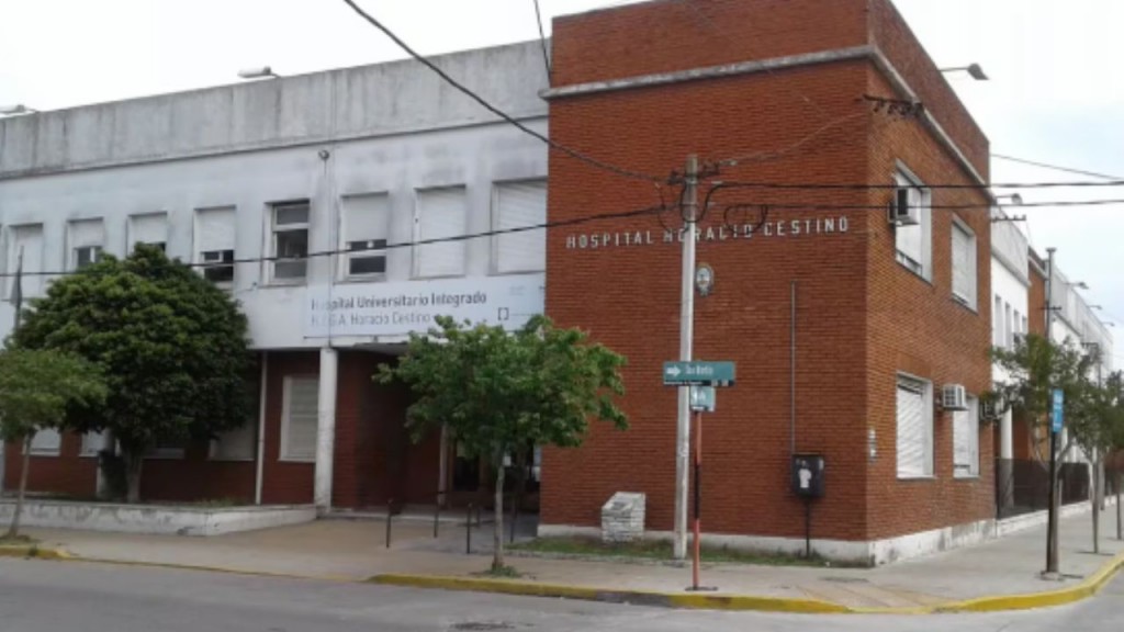 Encontraron un feto en la vereda de un hospital