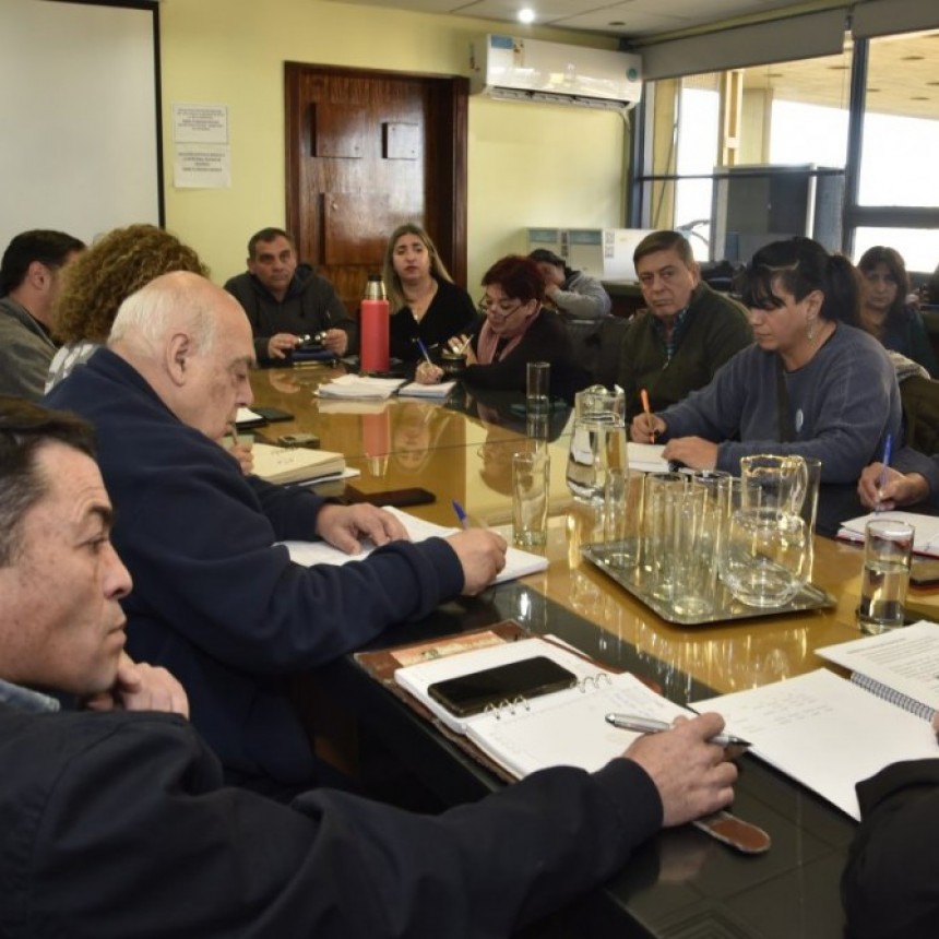 La Pampa:Casa de Gobierno ratific&oacute; que en la reuni&oacute;n paritaria de este mi&eacute;rcoles solo se tratar&aacute; el bono de fin de a&ntilde;o