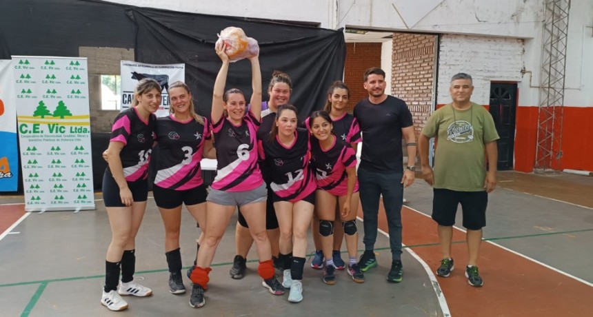 La Pampa: Con gran participación se realizó torneo de Maxi voley en Club Cochico de Victorica.
