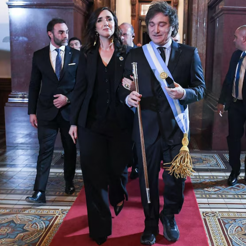 En plena tensi&oacute;n con Milei, aparecieron afiches de &ldquo;Victoria Conducci&oacute;n&rdquo; alrededor del Congreso, pero Villarruel los desconoce: &ldquo;Es la vieja pol&iacute;tica&rdquo;