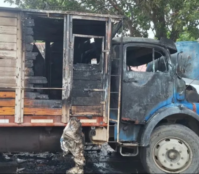 Un nene de 4 años murió tras incendiarse un camión donde jugaba