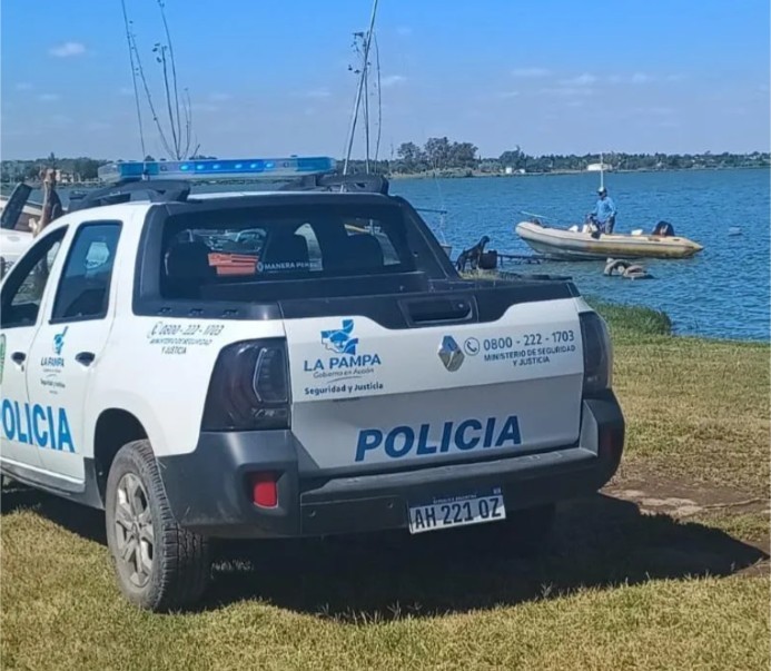 La Pampa:Tres navegantes fueron rescatados tras caer al agua en la laguna Don Tomás de Santa Rosa