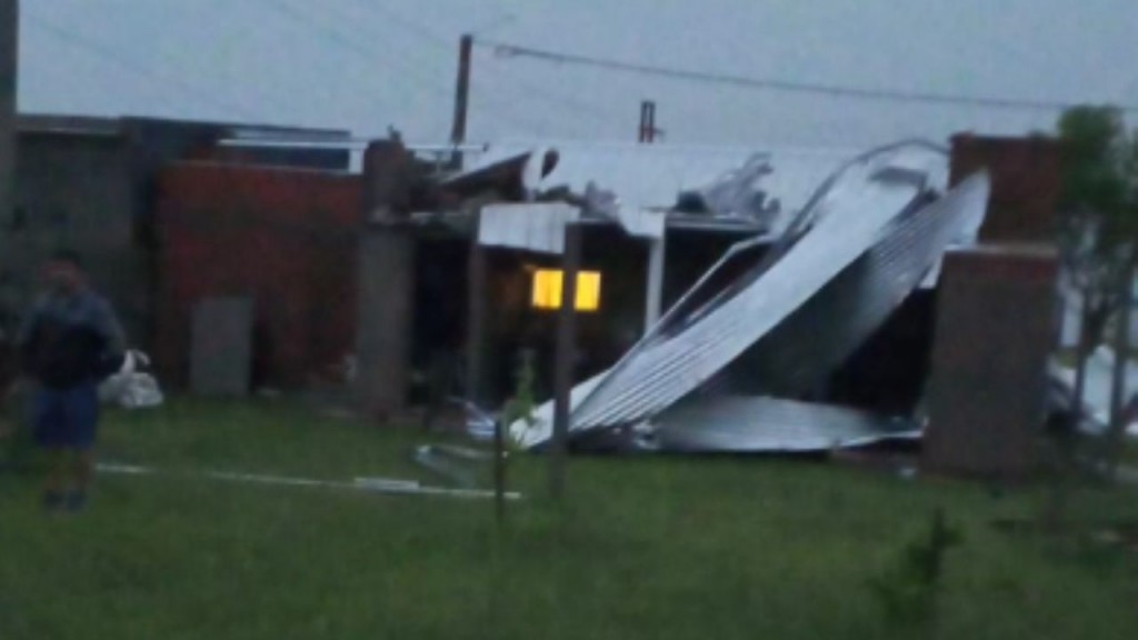 La Pampa:La desgarradora imagen que dejó el temporal: Construyeron su casa con mucho esfuerzo, trabajando día a día, y termino destruida