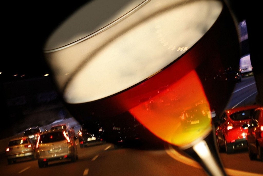 Concejal mendocino detenido: manejaba borracho con una copa de vino en la mano