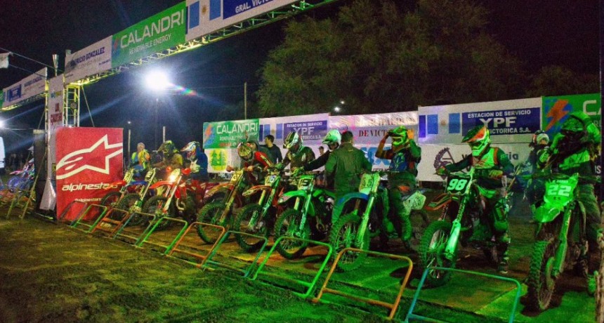 El motocross Nocturno de los Caldenes va por la segunda fecha en enero 