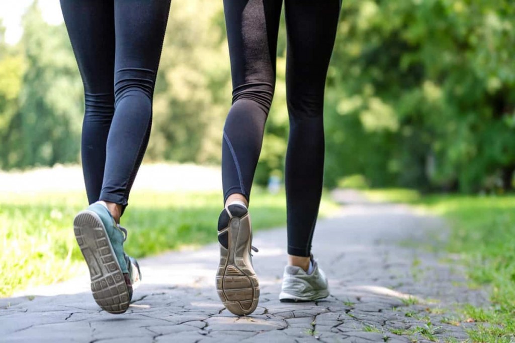 Cómo caminar para perder grasa abdominal y mejorar la salud