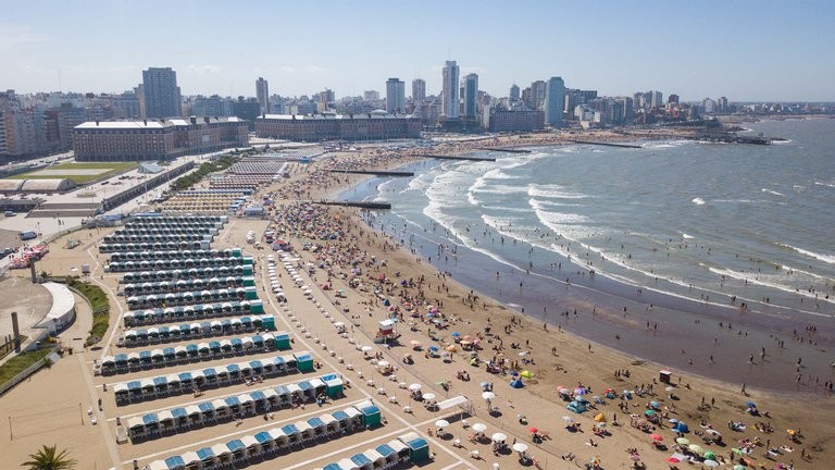 Una familia necesita al menos un millón y medio de pesos para irse una semana de vacaciones a Mar del Plata