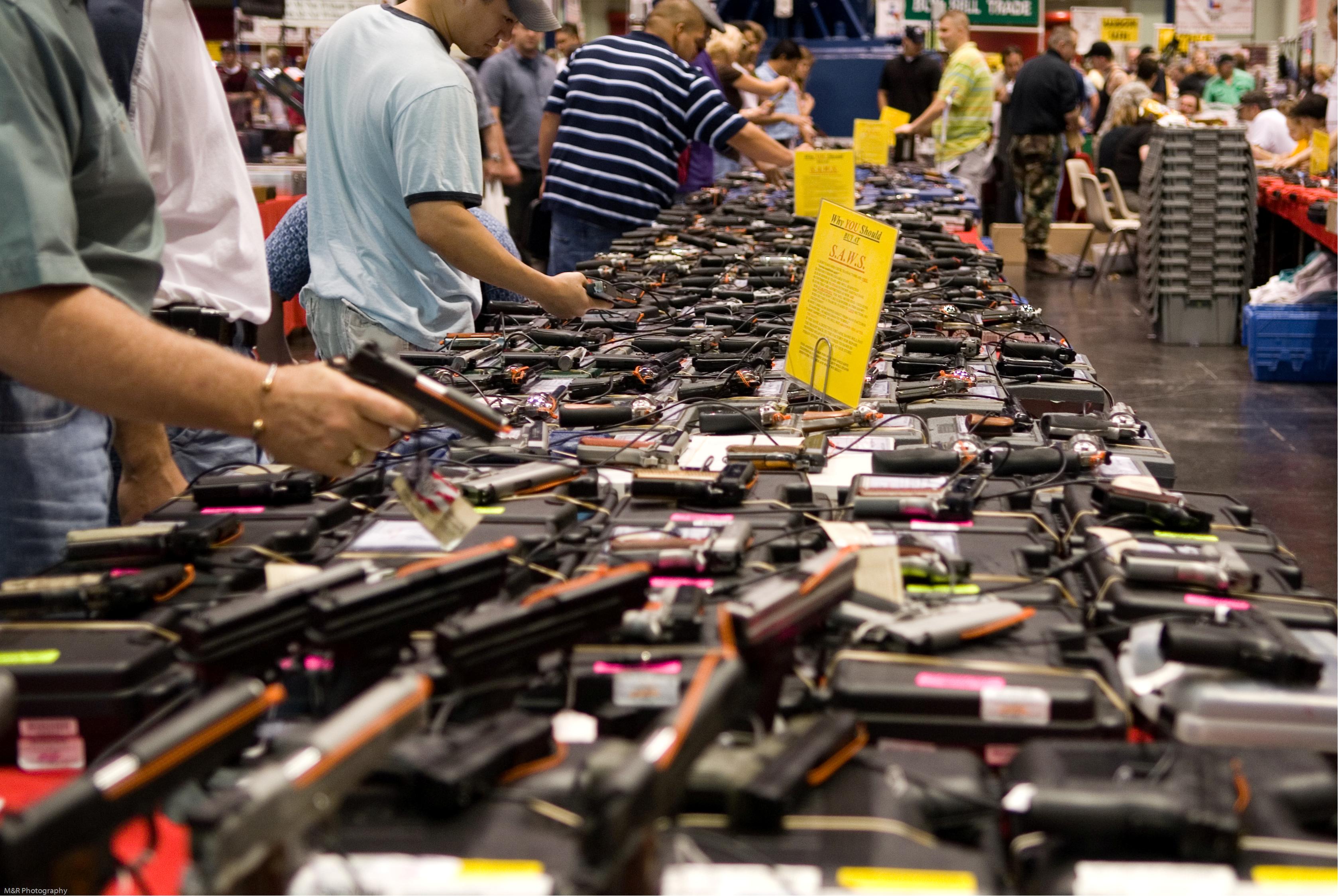 El Gobierno baj&oacute; la edad m&iacute;nima para portar armas a 18 a&ntilde;os