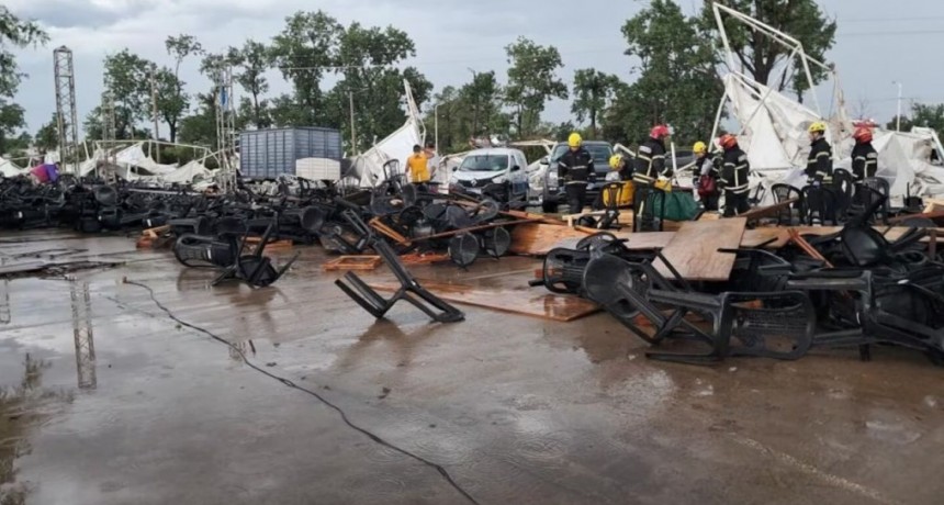 El viento vol&oacute; la carpa de una fiesta de egresados y ocho personas resultaron heridas en Bragado
