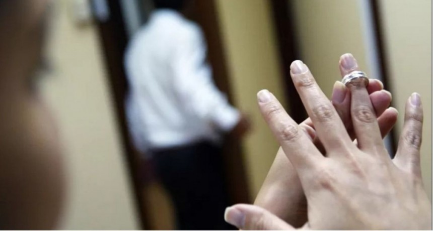 Las c&aacute;maras de seguridad cumplieron su trabajo: Descubri&oacute; a su marido con la amante y la escrach&oacute; sin pensarlo