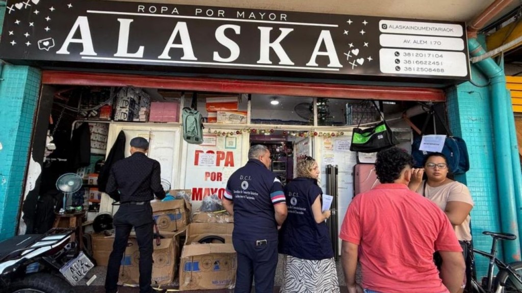 Multa millonaria a un comercio por cobrar recargo en pagos por transferencia